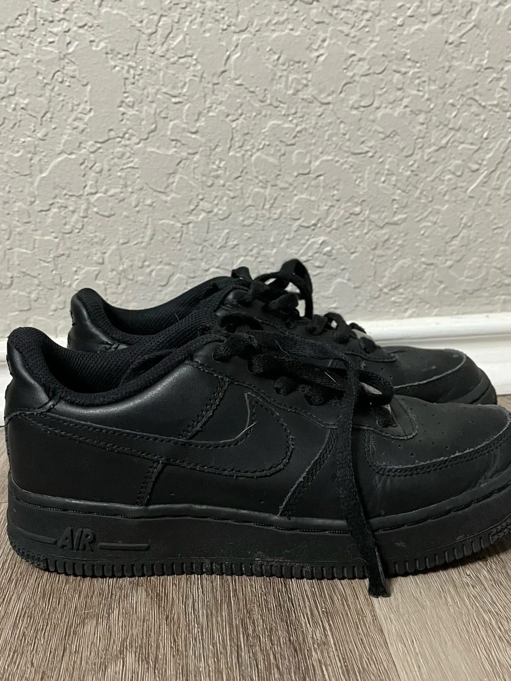 Nike Kids Black Leather Low-Top Sneakers